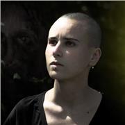 Imparto clases de inglés hasta el nivel C1, también doy clases de lenguaje musical, de violoncelo y piano, y ayudo con los deberes